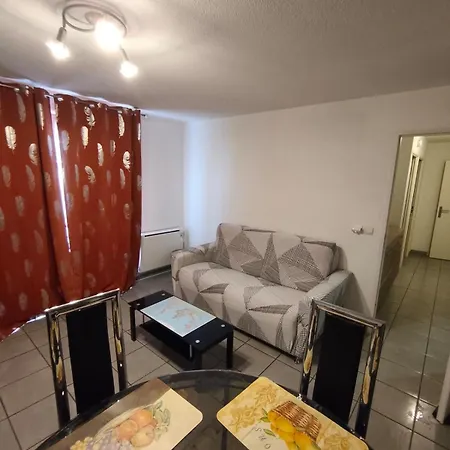Strategic Location Apartman Muret